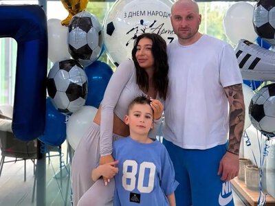 Дружина Ракіцького показала, як чоловік із сином грають удома у футбол, і зачарувала фанатів
