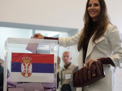 Reuters: У Сербії проходять дострокові парламентські вибори