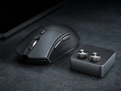 Wallhack M-001 отримала високу оцінку за змінні батареї та металевий корпус