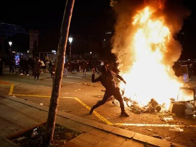 У Барселоні протестувальники влаштували масові заворушення: затримано понад сто осіб