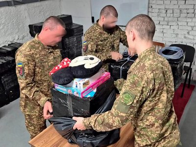 Іван Вигівський: Гвардійці за допомогою дронів доставили до Олешок дитяче харчування й іграшки