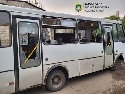 Російський БпЛА атакував маршрутку в Херсоні: шестеро постраждалих