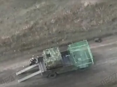 Відео: українські військові евакуювали пошкодженого наземного робота за допомогою іншого НРК