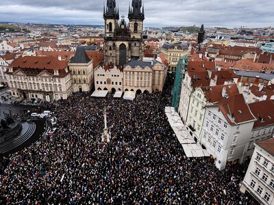 У Празі сотні людей вийшли на протест проти уряду Бабіша – вимагають зберегти незалежність ЗМІ
