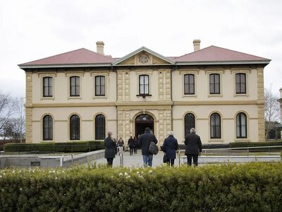 Коронерське розслідування в Тасманії планує залучити експерта з пилових вихорів — ABC News Australia