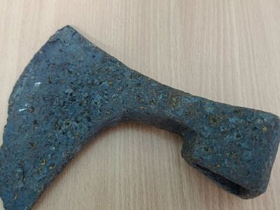 Сокира з таємницею: херсонський музей поповнив свою колекцію новим експонатом