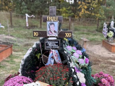 Ми побували у геніальної поетеси і нашої колеги Людмили Рудковської…. На жаль, на могилі і поминках