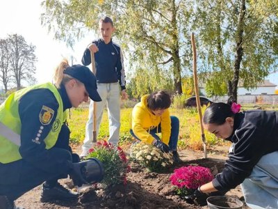 «Квітуча варта»: на Олександрівщині молодь та поліція створювали простір довіри