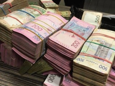 Здавалося б, гроші працюють: куди зникають 49 тисяч гривень із портфеля за рік