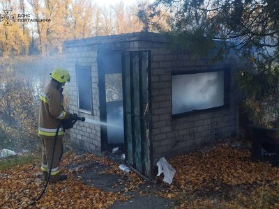 Дві пожежі сталися у неділю: у Кременчуці горіла господарча будівля, у районі – будинок