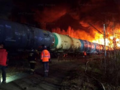 У російському Єкатеринбурзі зійшли з рейок 39 вагонів, сім цистерн загорілися