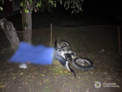 На Прикарпатті 20-річний мотоцикліст вʼїхав у бетонний стовп: хлопець загинув