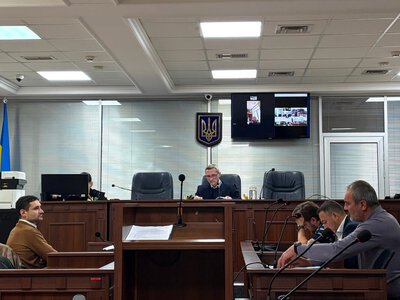 Захист генерала СБУ Вітюка стверджує, що у справі приховують матеріали і затягують справу. Прокурор відкидає