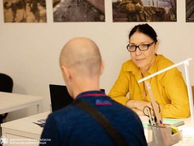 На Дніпропетровщині вакантні понад 20 посад фахівців із супроводу ветеранів: як ним стати
