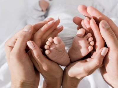 Допомога при народженні дитини у 2026 році: куди звертатися та які документи потрібні