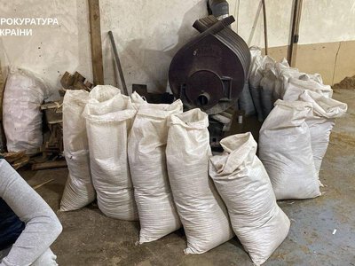 На Черкащині підпільна фабрика виготовляла до 50 тисяч пачок сигарет на добу