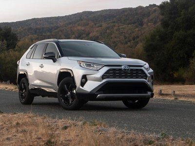 Не лише чорний і білий: авто яких кольорів підкорюють українців