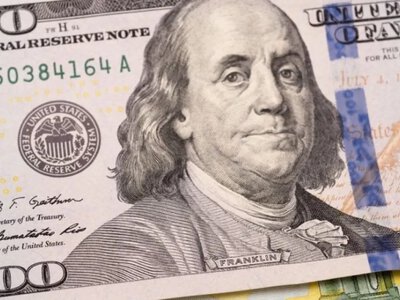 Долар учетверте за місяць побив рекорд: Нацбанк показав офіційний курс на 27 жовтня