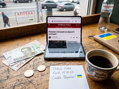 Перший складаний iPhone зламали в день старту продажів: що показали хакери