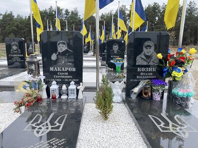 У Миколаєві хочуть відшкодовувати витрати на надгробки загиблим від обстрілів та захисникам України