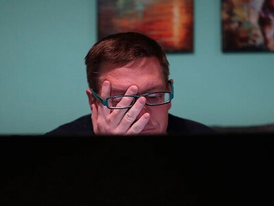 Робочі наради справді виснажують: науковці з’ясували, коли від них є користь