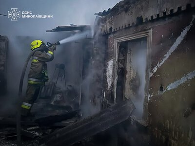 У Миколаєві горів очерет, в області – будинок