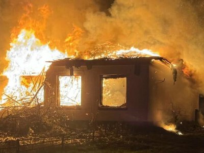 Горіли будинок культури й оселі, є поранені: серія ударів по місту на Чернігівщині