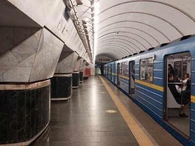 Удар по Південному мосту в Києві змінив роботу метро: які ділянки не працюють (фото)