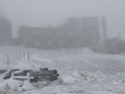 На Піп Іван випав сніг та вдарив мороз: рятувальники застерігають від походів у гори