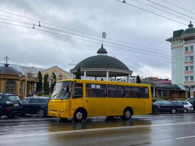 На міські маршрути Рівного запропонували 32 автобуси