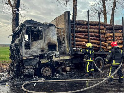 У Шосткинській громаді ворожий дрон підпалив вантажівку + Фото