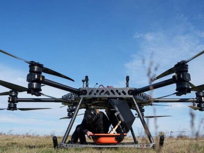 Українські військові евакуювали двох поранених бійців повітряним дроном StarGate