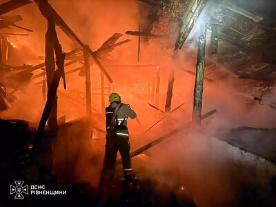 Рятувальники ліквідували пожежу в будівлі на Рівненщині