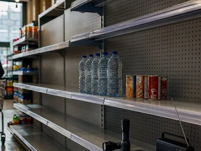У Британії після урядових порад розкупили воду й радіоприймачі — The National