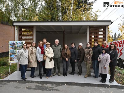 У Житомирі для військових, які проходять лікування, збудували нову альтанку