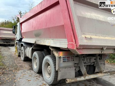 Поблизу Житомира зупинили дві перевантажені фури: перевізнику та відправнику загрожує понад 200 тис. грн штрафу