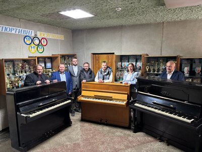 Чеські партнери передали Ясінянській громаді автомобіль, музичні інструменти та пожежне обладнання