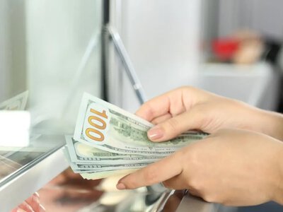 Курс долара 27 жовтня встановив новий рекорд: скільки коштує валюта в Україні