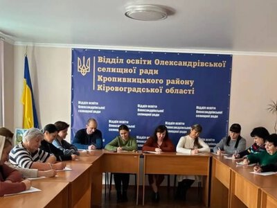 Освітяни Олександрівщини долучилися до написання Всеукраїнського радіодиктанту національної єдності
