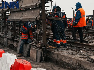 Коли відновлять рух на південному мосту: ситуація на місці прильоту, фоторепортаж