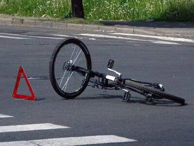  У Ніжині автомобіль Nissan збив велосипедиста 