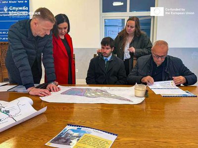 Дороги Буковини претендують на гроші ЄС: проєкти показали в Сіреті єврокоординатору