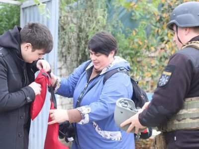 Із Зеленівки на Херсонщині поліцейські евакуювали матір із двома синами