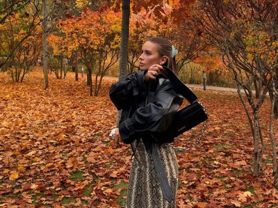 Дружина Назара Волошина зачарувала соцмережі атмосферними осінніми фото з Межигір’я