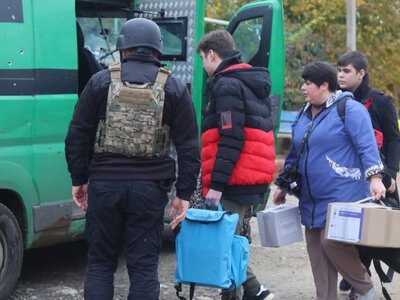  З передмістя Херсона евакуювали матір з двома дітьми 