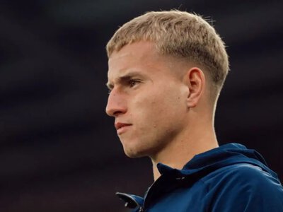 Романтика з дівчиною, друзі та футбол. Ілля Крупський показав моменти життя футболіста