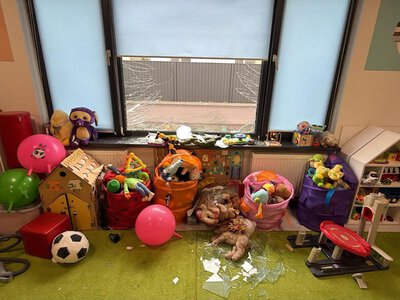Російська атака на Київ пошкодила центр підтримки маріупольців на Лівому березі