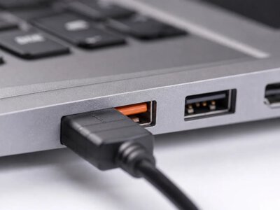 Помаранчеві USB-порти можуть підтримувати заряджання вимкненого пристрою