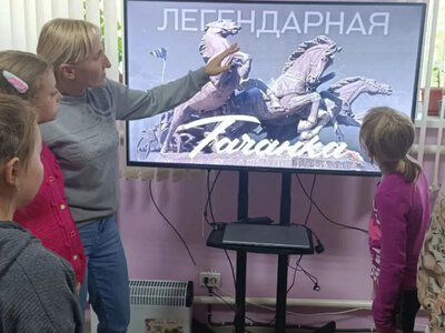 На окупованій Херсонщині дітям розповідали про радянську «Легендарну тачанку»