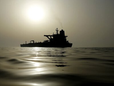 Експорт російської нафти знизився попри відновлення роботи ключового балтійського порту — Bloomberg